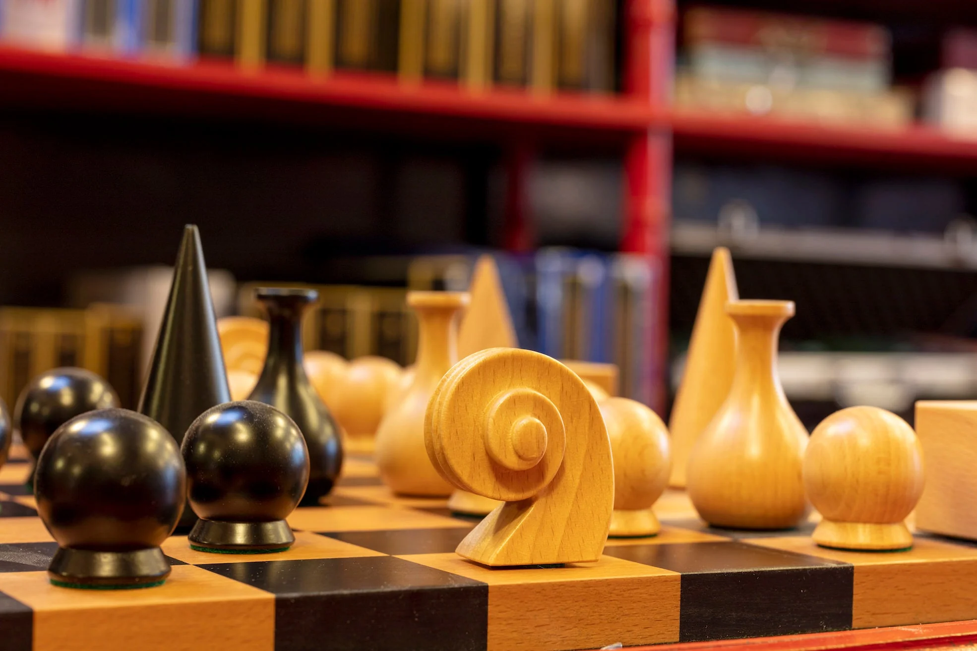 Ensemble jeu d'échecs en Hêtre et Bolivar - Man Ray - Image 6